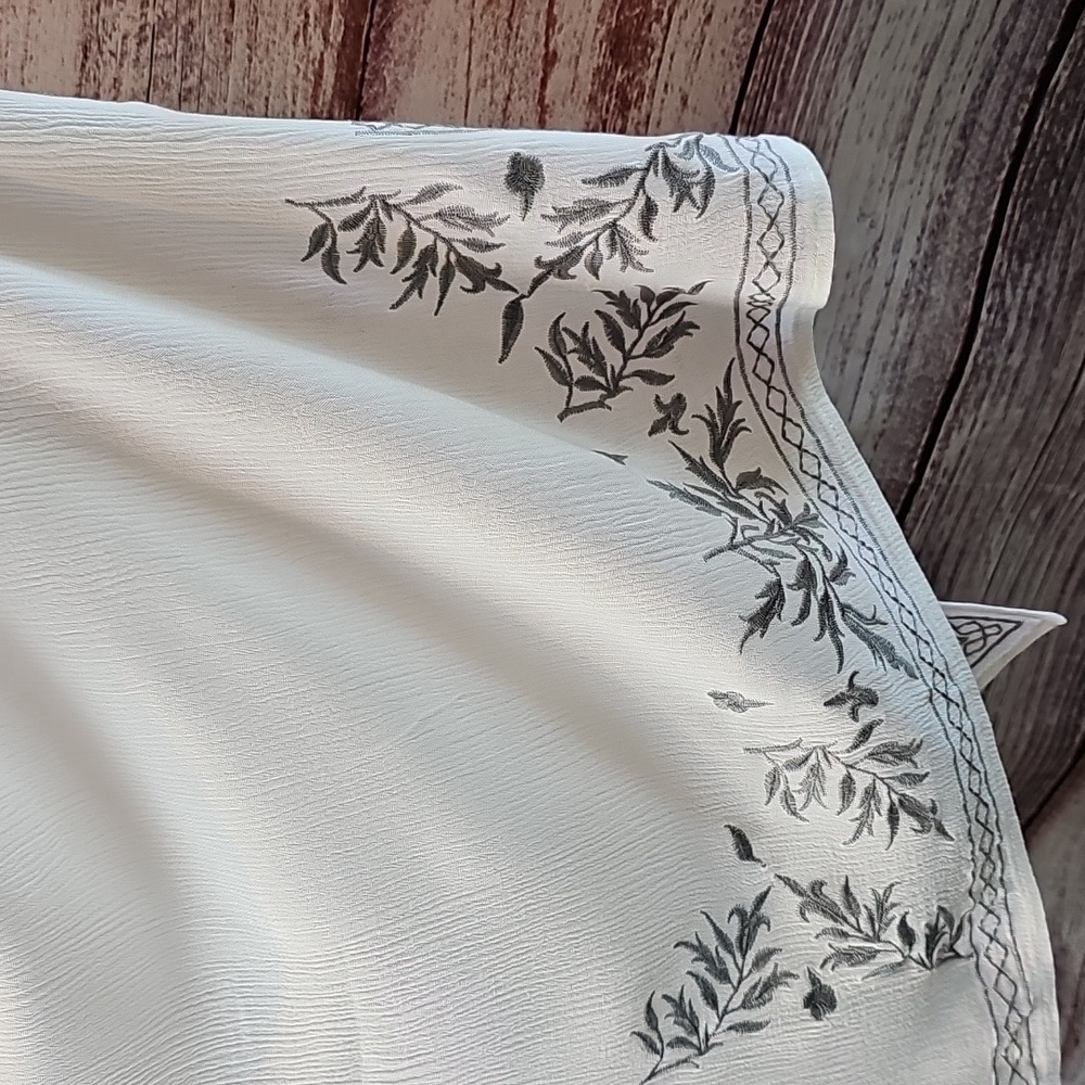 NEW LEAF GARLAND GRAY EMBROIDERED OPEN FRONT KIMONO - Picture 9 of 12
